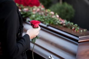 Chiedere un loculo gratuito o la concessione di un contributo per spese funerarie